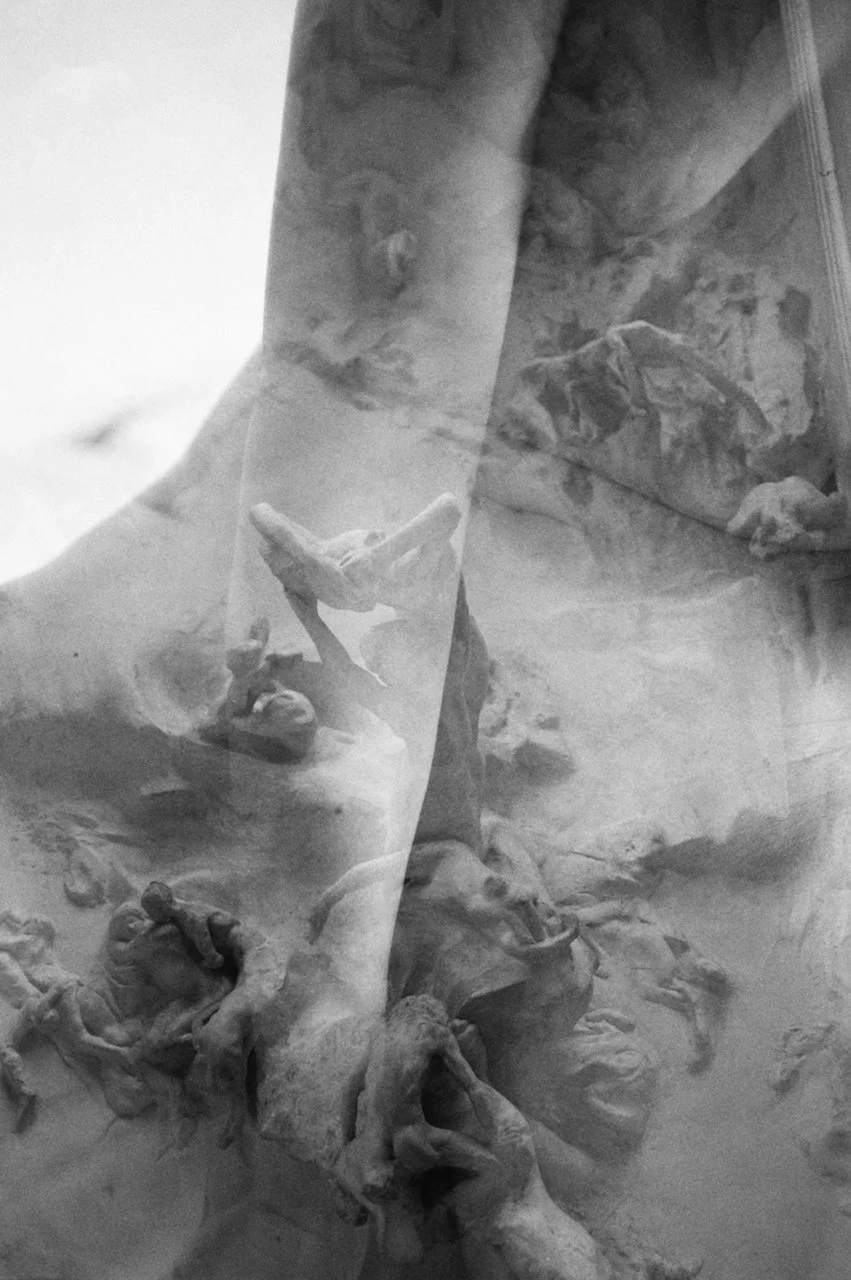 アート・デザイン・音楽 Touching by Lina Schynius Touching by Lina Scheynius – JBE Books